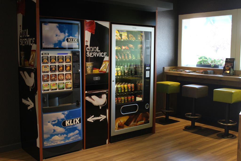 Hotel Ibis Budget Laval Bonchamp Les Laval Exterior foto