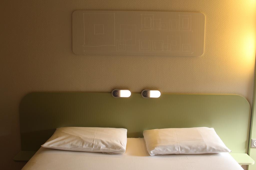 Hotel Ibis Budget Laval Bonchamp Les Laval Habitación foto