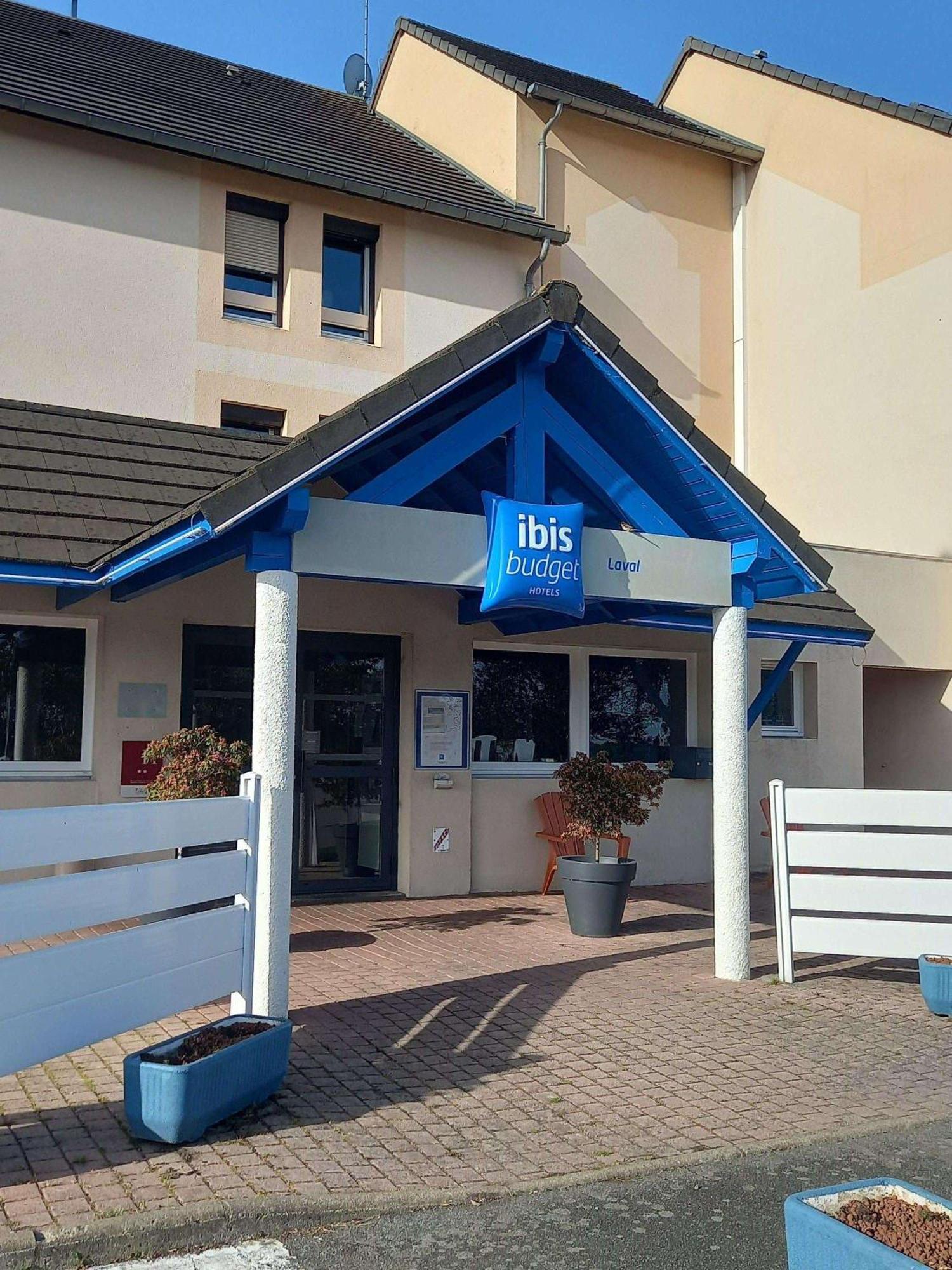 Hotel Ibis Budget Laval Bonchamp Les Laval Exterior foto