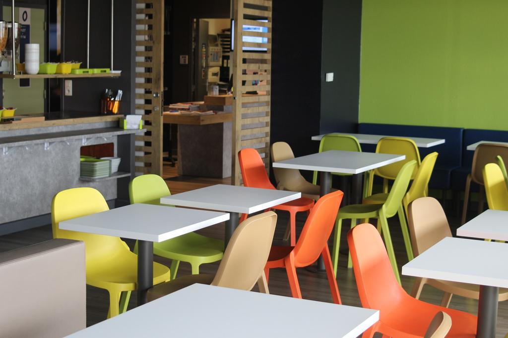 Hotel Ibis Budget Laval Bonchamp Les Laval Exterior foto